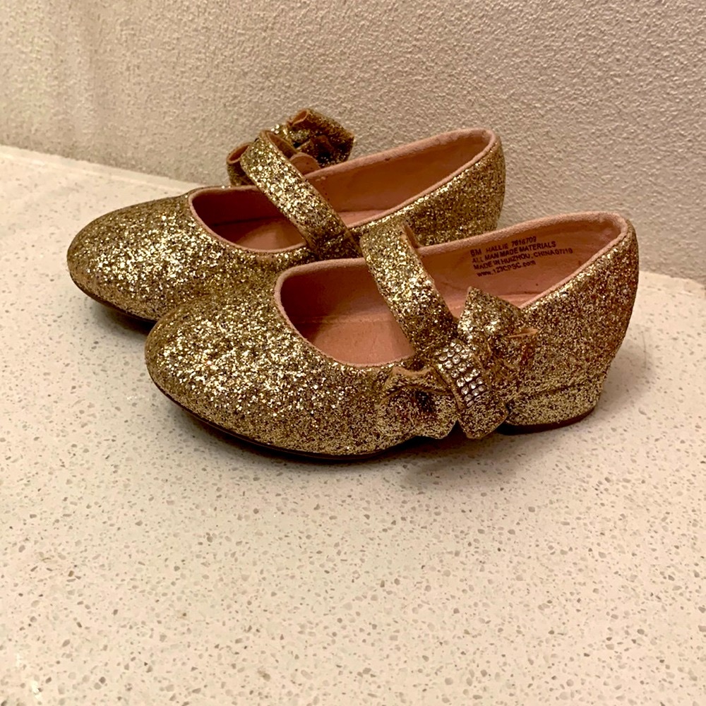 🦋 Olive and Edie Gold Sparkle Pump Heels. Toddler size 6. Excellent Condition!!